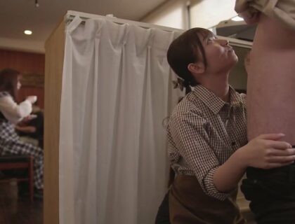 Vụng trộm cùng em đồng nghiệp làm thêm khi đang làm việc